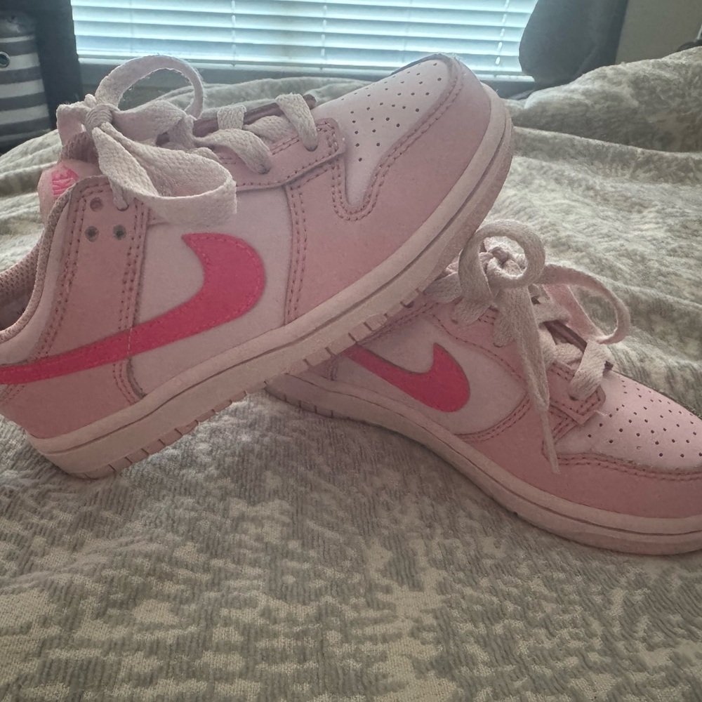 Nike Low Dunk Triple Pink